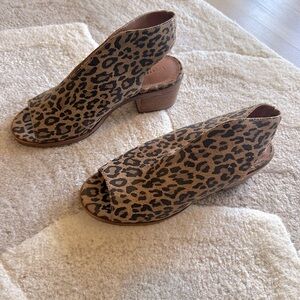 Lucky Brand Cheeta print shoes Size 10 Never Worn